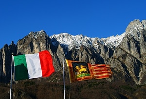 tricolore, bianco, bandiere, neve, montagne, rosso, verde, cielo, leone, rocce, aste, bandiera, azzurro, italia, venezia, roccia, giallo, montagna