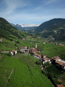 campanile, panorama, verde, montagne, case, montagna, paese, neve, valle, chiesa, cielo, campi, vigneti, borgo, alberi, strade, boschi, nuvole, paesaggio, coltivazioni