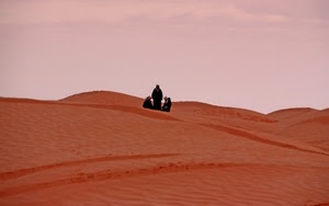 deserto, sabbia, dune, tre, persone, beduini, rosso, rossa, cielo, rosa