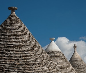trulli, nuvole, tetti, cielo, tre, azzurro, alberobello, bianco, pietre, pietra, puglia, coni