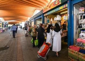mercato, suore, persone, carrello, bianco, negozi, rosso, frutta, nero, verde, donne, gente, coperto, merci, tettoia, spesa
