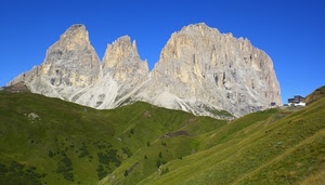 verde, rifugio, montagna, montagne, prati, azzurro, cielo, dolomiti, cime, roccia