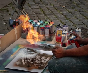 bombolette, colori, fuoco, mani, fiamma, spray, disegno, artista, cartone, strada, dipinto, fiamme, gambe, mano, selciato, quadro, pittore, braccia, colosseo