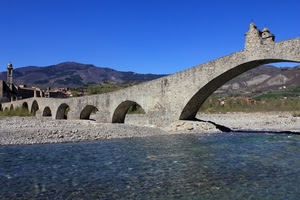 ponte, fiume, archi, arcate, panorama, campanile, acqua, sassi, paese, chiesa
