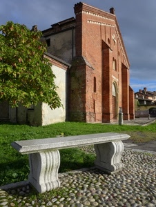 panchina, chiesa, albero, prato, verde, sassi, marmo, ciottoli, mattoni