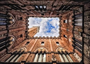 torre, nuvole, cielo, finestre, archi, trifore, merli, prospettiva, colonne, palazzo, bianco, azzurro, bifore