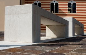 finestre, panchine, righe, bifore, due, marmo, bianco, pavimento, geometrie, palazzo, mattoni, pietra, rosso, architettura, panche, colonne, strisce