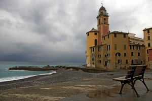 mare, panchina, nuvole, finestre, chiesa, campanile, cielo, spiaggia, acqua, case, onde, maltempo, sassi, nuvoloso, camogli