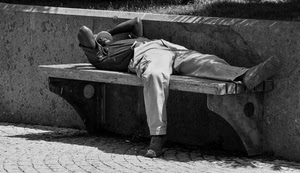 panchina, uomo, bianconero, sdraiato, ombra, riposo, cappello, pantaloni, dormire, persona, sonno