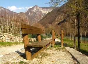 legno, alberi, panchina, montagna, montagne, cielo, sentiero, nuvole, verde, panorama, muretto, muro, erba, sassi, pali, lago, rami