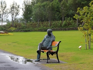 panchina, statua, alberi, parco, verde, pozzanghera, prato, riflesso