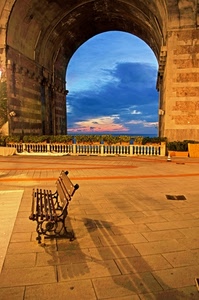 panchina, arco, ringhiera, cielo, tramonto, ombra, nuvole, vasi, balaustra, piazza