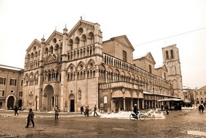chiesa, piazza, campanile, passanti, neve, bicicletta, duomo, cattedrale, persone, archi, seppia, ferrara, finestre, strada, facciata
