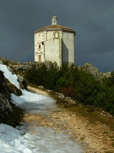 neve, chiesa, sentiero, rocce, alberi, verde, nuvole, cielo, bianco