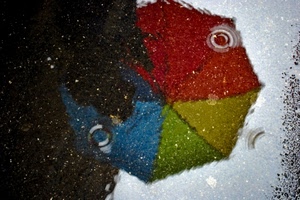 ombrello, pioggia, riflesso, pozzanghera, acqua, rosso, gocce, verde, giallo, colori, multicolore