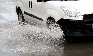 acqua, spruzzi, automobile, auto, fanale, bianconero, bianco, gocce, ruota, bianca, pozzanghera, schizzi