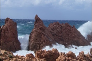 onde, mare, scogli, cielo, acqua, schiuma, azzurro, nuvole, marrone, spruzzi, scogliera, bianco, rocce, mosso, orizzonte, agitato