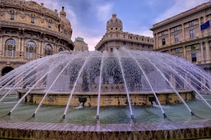 fontana, palazzi, acqua, finestre, piazza, zampilli, cielo, nuvole, colonne, getti, bandiera, spruzzi, genova, archi, vasca, cupole