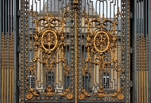 cancello, oro, ferro, palazzo, finestre, grigio, porte, stemmi, edificio, ovale, ovali, disegni, colonne, foglie, cerchi, fregi, metallo