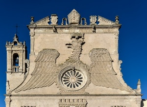 campanile, rosone, aquila, chiesa, ali, croce, cielo, campana, facciata, tiara, blu, corona, azzurro, stemmi, frontone, mitra