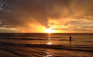 mare, tramonto, sole, acqua, controluce, nuvole, rosso, cielo, bagnante, persona