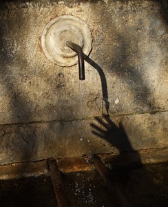 ombra, mano, fontana, acqua, rubinetto, muro, gocce, tubo