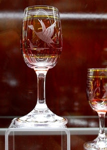 bicchiere, calice, bicchieri, vetro, cristallo, uccello, anatra, due, calici, gambo, ali, trasparenza, riflesso, incisione, trasparente