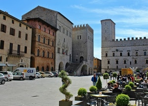 piazza, piante, merli, palazzi, torre, finestre, tavolini, auto, vasi, sedie, scalinata, verde, automobili, città, cielo, castello, palazzo, macchine, case, facciate, balcone