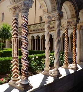 fiori, colonne, chiostro, verde, archi, rose, siepe, portico, giardino, capitelli, finestre, ombra, albero, porticato, decorazioni, ombre