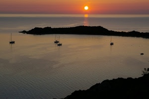 mare, barche, sole, cielo, tramonto, orizzonte, acqua, alba, panorama, paesaggio, riflesso, insenatura, controluce, scogli, penisola, rosso, costa