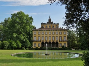 fontana, alberi, verde, villa, finestre, acqua, archi, prato, giardino, zampillo, riflesso, parco, cielo, nuvole, cerchio, palazzo, balconi, riflessi, getto, erba, colonne