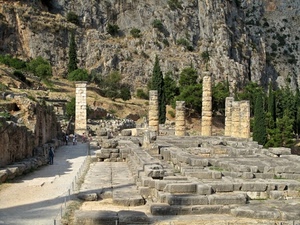 colonne, rovine, alberi, rocce, archeologia, montagna, pietre, ruderi, roccia, strada, persone, turisti, scavi, pilastri, tempio, massi, sito