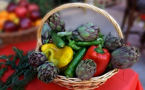rosso, giallo, carciofi, peperoni, verde, ortaggi, tovaglia, cesto, verdura, zucchine, cestino, vimini, tavolo, verdure, sfocato, manico