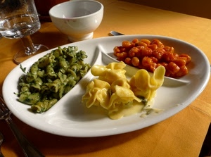 piatto, tris, pasta, primi, cibo, gnocchi, verde, tricolore, pranzo