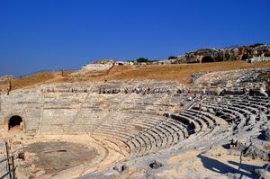 anfiteatro, teatro, cielo, persone, azzurro, gradini, curve, archeologia, arco, turisti, gradinate, semicerchio, rovine