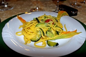 piatto, spaghetti, zucchine, cibo, fiori, pasta, giallo, bianco, primo, bicchieri, verdura, ceramica