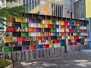 cassette, rosso, colori, giallo, finestre, verde, muro, azzurro, legno, rami, bianco, nero, tronchi, albero, multicolore, legna, sbarre, arancione, parete