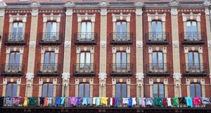 finestre, panni, palazzo, colori, bucato, balconi, rosso, verde, bianco, stesi, facciata, blu, vetri