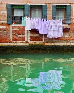 finestre, verde, acqua, panni, riflesso, mattoni, bucato, canale, persiane, tre, tende, casa, steso, bianco, muro, venezia, appesi, corde, riflessi, imposte, fili, tendine
