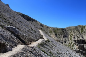 sentiero, montagna, cielo, azzurro, rocce, grigio, strada, roccia, pietre, sassi, erba, masso, pendio, montagne