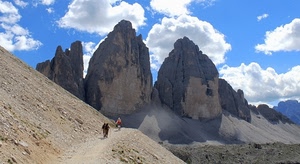 nuvole, sentiero, montagne, cielo, cime, tre, dolomiti, rocce, roccia, persone, trekking, escursionisti, azzurro, montagna