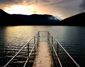 pontile, nuvole, lago, montagne, acqua, cielo, ringhiera, tramonto, alba, colline, monti
