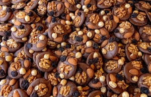 mandorle, noci, marrone, cioccolato, dolci, nocciole, biscotti, frutta, uvetta, secca, pattern, bianco, cibo