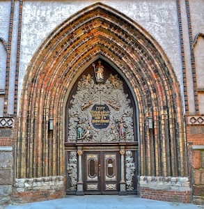 portone, archi, portale, colonne, chiesa, mattoni, statue, arco, porta, santo, oro, decorazioni, bassorilievi, sculture, ingresso, gotico