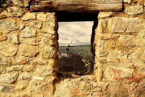 muro, finestra, nuvole, panorama, pietre, legno, case, cielo, verde, cornice, mattoni, campagna, trave, affaccio, scorcio, apertura, paesaggio