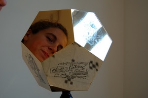 riflesso, specchio, viso, scritte, pentagono, ritratto, donna, autoritratto