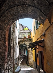 vicolo, arco, tettoia, finestre, archi, vasi, piante, porta, ringhiera, via, porte, case, cielo, gradino, terrazzo, lanterna, scorcio, portoni, balcone